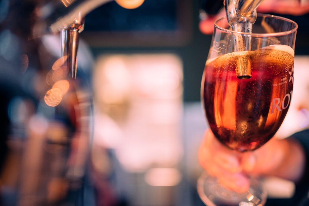 Spritz skænkes i baren hos Halibut Pastabar